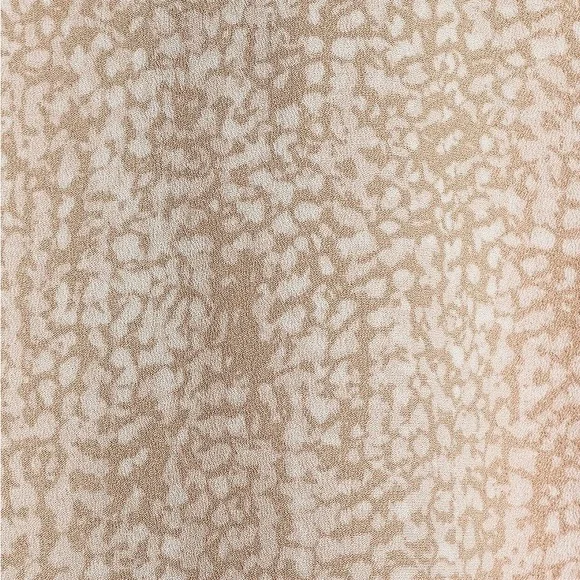 Calvin Klein
Rose Water Banded Collar Long Roll-Tab Sleeve Button Front Top. M - Picture 7 of 11